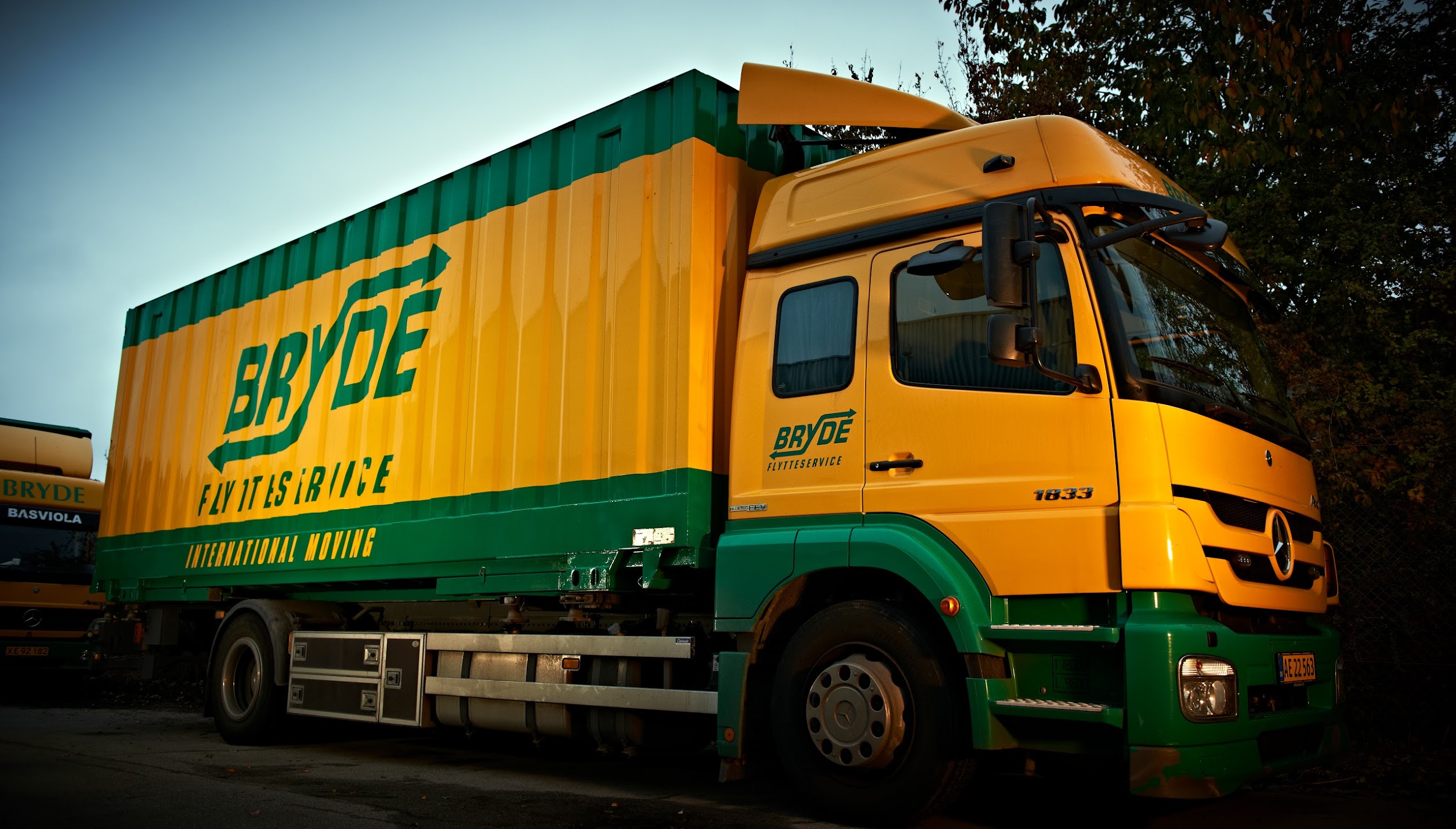 Flyttelastbil fra flyttefirmaet BRYDE & SØNNER A/S