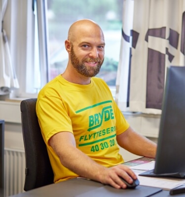 Medarbejder hos flyttefirmaet BRYDE & SØNNER A/S som hjælper dig med din privatflytning og erhvervsflytning.